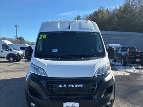 Used 2024 RAM ProMaster 2500 w/ Convenience Group image 2