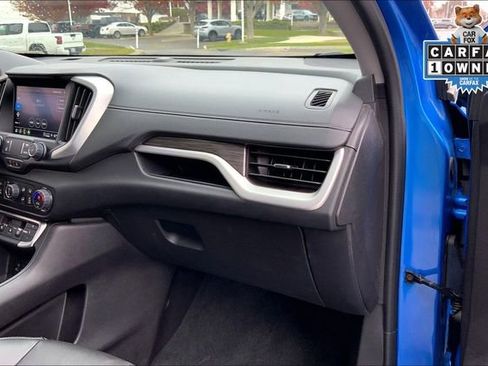 Used 2024 GMC Terrain SLT image 15