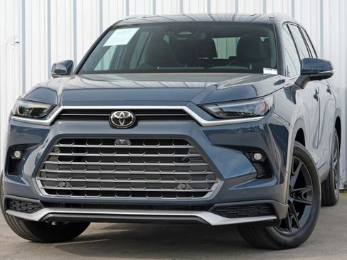 Used 2024 Toyota Grand Highlander AWD Hybrid image 3