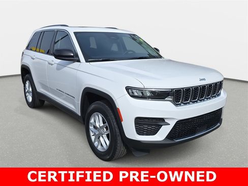 Used 2023 Jeep Grand Cherokee Laredo image 3