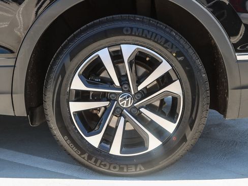 Used 2024 Volkswagen Tiguan S image 9