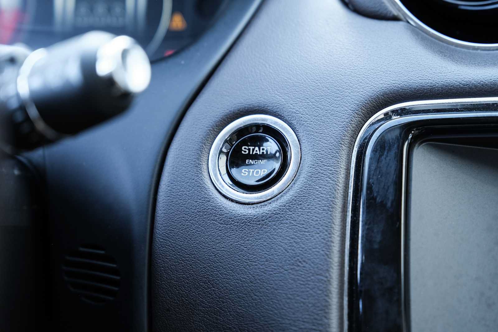 Used 2017 Jaguar XJ R-Sport RWD image 42