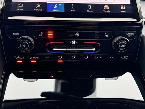 Certified 2023 Jeep Grand Cherokee L Limited w/ Trailer Tow Group (B) image 17