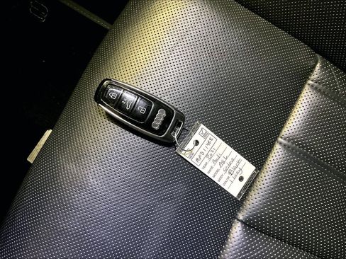 Used 2021 Audi A8 L 3.0T w/ Luxury Package image 13