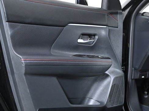 Used 2025 Nissan Kicks SR image 28