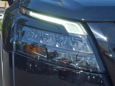 Certified 2024 Nissan Pathfinder SV w/ Black Appearance Package FWD image 9