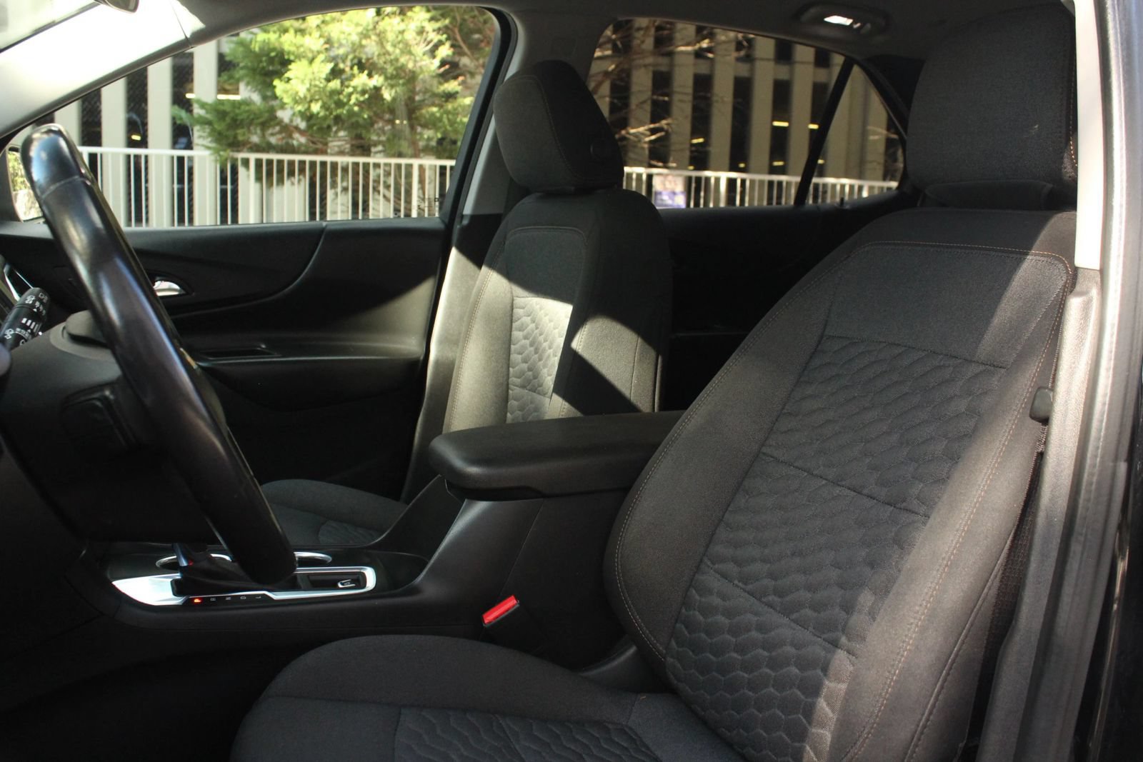 Used 2020 Chevrolet Equinox LT w/ Driver Convenience Package FWD image 16
