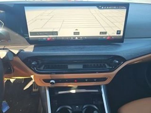 Used 2025 BMW 330i xDrive Sedan w/ M Sport Package image 3