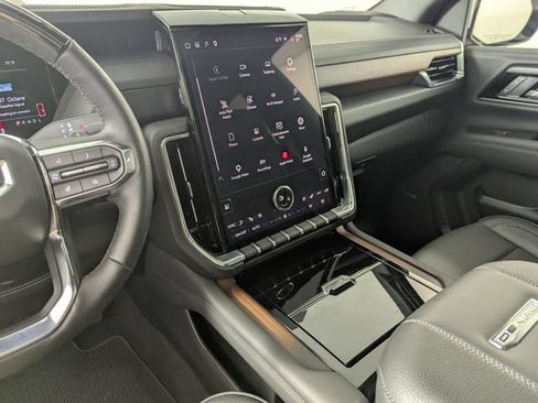 Used 2025 GMC Yukon Denali w/ Denali Reserve Package AWD/4WD image 18