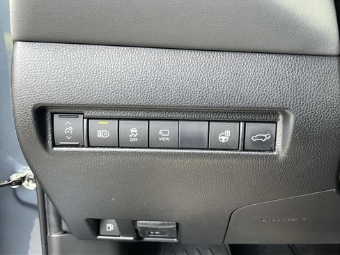 Used 2021 Toyota Venza Limited AWD/4WD image 19