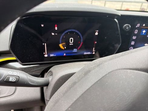 Used 2025 Chevrolet Trax ACTIV w/ Driver Confidence Package FWD image 1