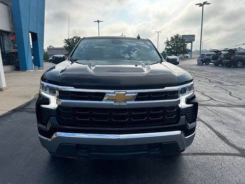 Used 2023 Chevrolet Silverado 1500 LT AWD/4WD image 2