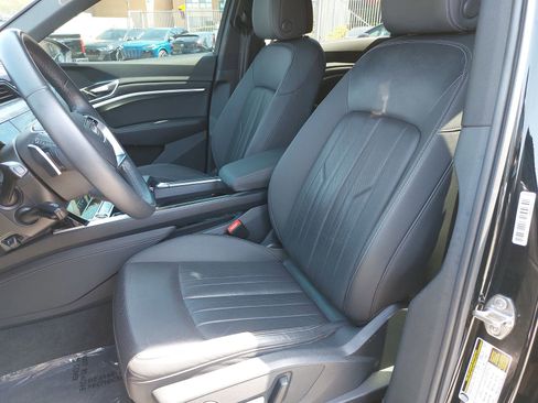 Used 2023 Audi e-tron Premium Plus w/ Premium Plus Package AWD/4WD image 15