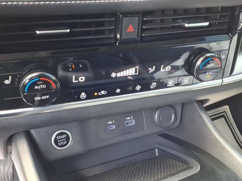 Certified 2021 Nissan Rogue SV w/ Premium Package image 26