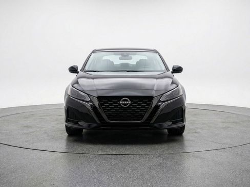 Used 2025 Nissan Altima 2.5 SV image 2