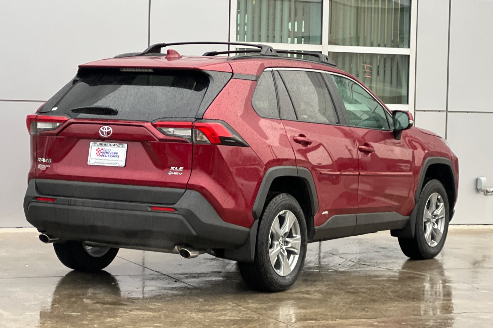 Used 2025 Toyota RAV4 XLE w/ Weather Package AWD/4WD image 4