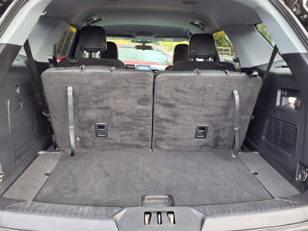 Used 2022 Ford Explorer XLT w/ Equipment Group 202A AWD/4WD image 27