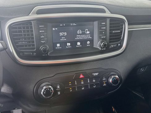 Used 2020 Kia Sorento LX FWD image 18