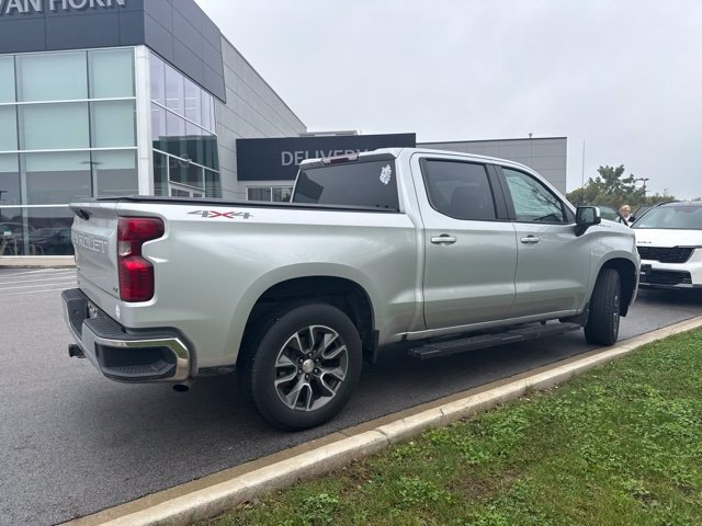 Used 2022 Chevrolet Silverado 1500 LT AWD/4WD image 4