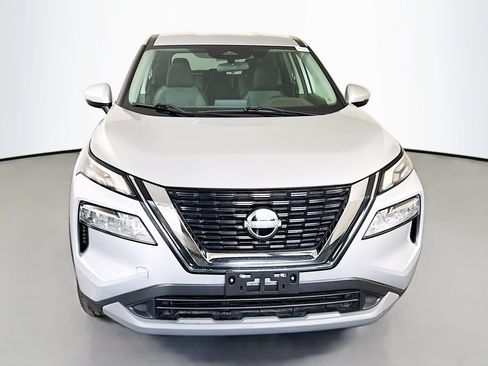 Used 2023 Nissan Rogue SV FWD image 2