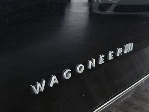 Used 2022 Jeep Wagoneer Series III w/ Premium Group I image 16