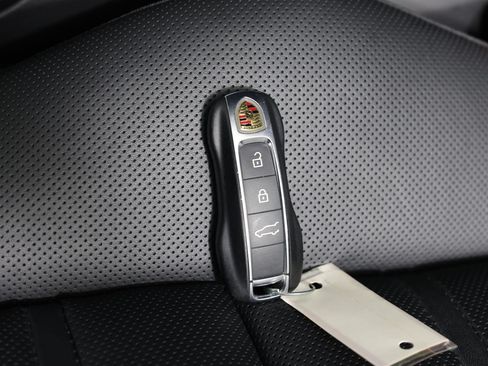 Certified 2025 Porsche Cayenne GTS AWD/4WD image 34