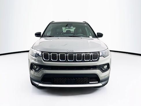 Used 2023 Jeep Compass Limited AWD/4WD image 2