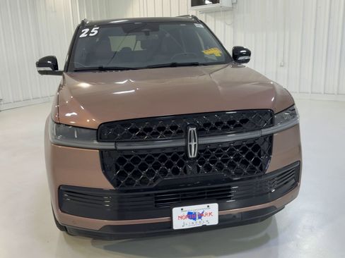Used 2025 Lincoln Navigator Black Label AWD/4WD image 4