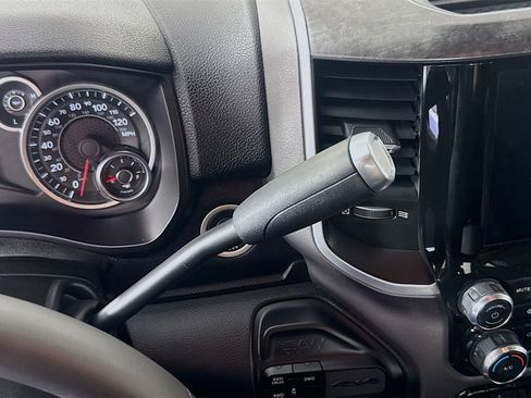 Certified 2021 RAM 2500 Big Horn w/ Night Edition AWD/4WD image 21