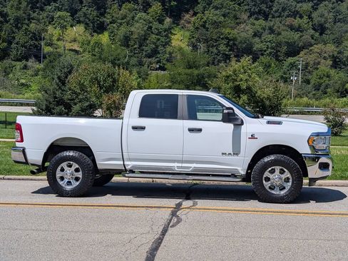 Used 2024 RAM 2500 Big Horn w/ Off Road Package AWD/4WD image 4
