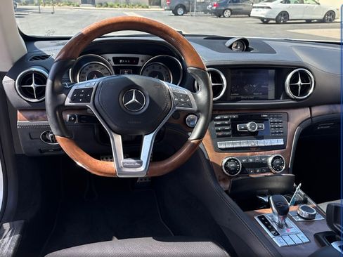 Used 2016 Mercedes-Benz SL 550 w/ Driver Assistance Package image 10