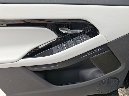 New 2026 Land Rover Range Rover Evoque Hoxton AWD/4WD image 5