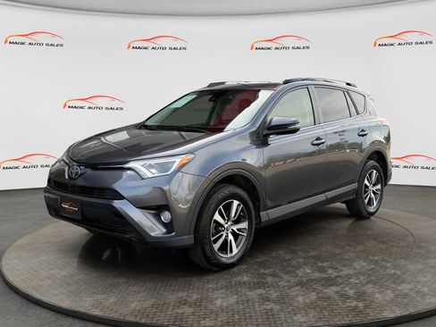 Used 2017 Toyota RAV4 XLE AWD/4WD image 1