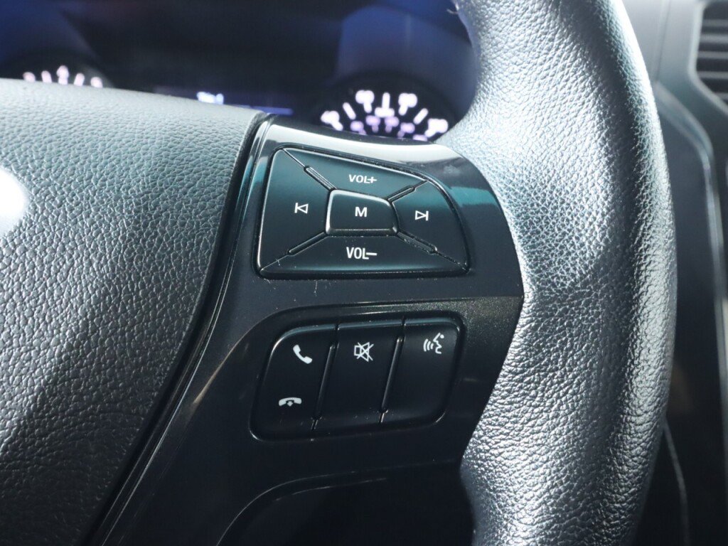Used 2017 Ford Explorer XLT AWD/4WD image 13