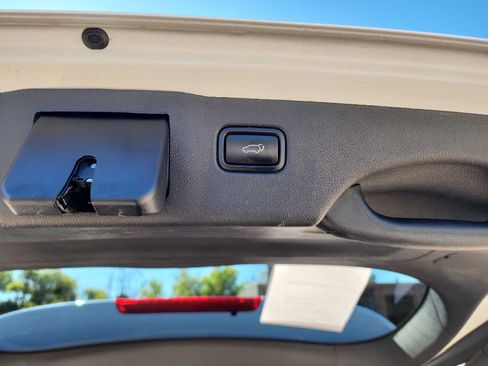 Used 2019 Kia Sorento SX image 40