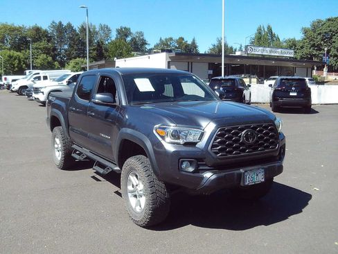 Used 2021 Toyota Tacoma TRD Off-Road AWD/4WD image 7