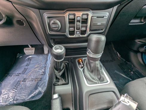 Used 2019 Jeep Wrangler Unlimited Sahara image 23