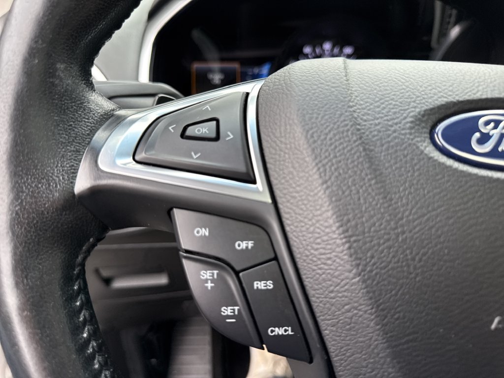 Used 2017 Ford Edge Titanium w/ Equipment Group 301A AWD/4WD image 33