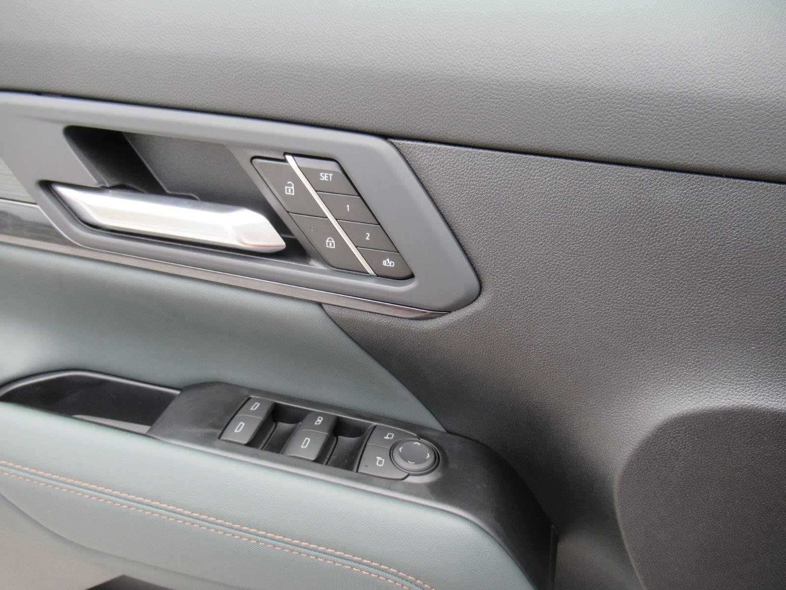 New 2027 GMC Terrain AT4 w/ Convenience Package III AWD/4WD image 21