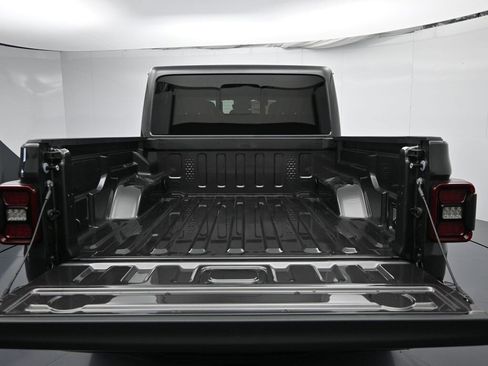 New 2025 Jeep Gladiator Mojave image 25
