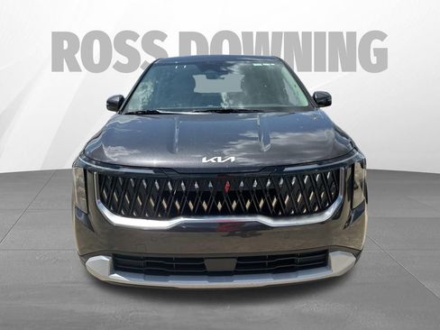 Used 2025 Kia Carnival image 2