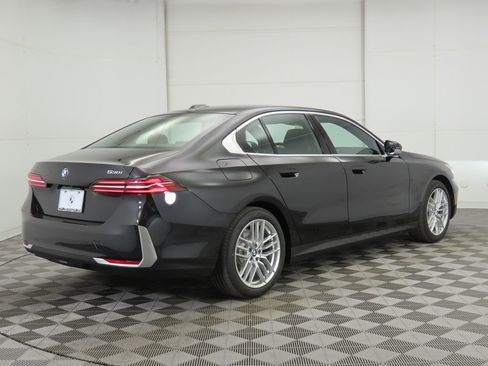 Certified 2025 BMW 530i image 5