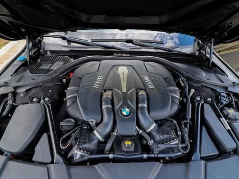 Used 2017 BMW 750i xDrive image 40
