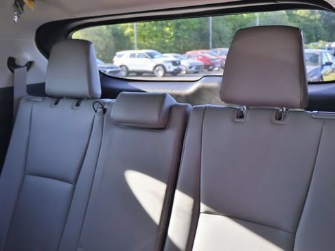 Used 2023 Toyota Highlander XLE AWD/4WD image 17