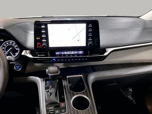 Certified 2023 Toyota Sienna Limited AWD/4WD image 7