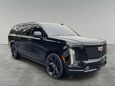 Certified 2025 Cadillac Escalade ESV Sport Platinum image 7