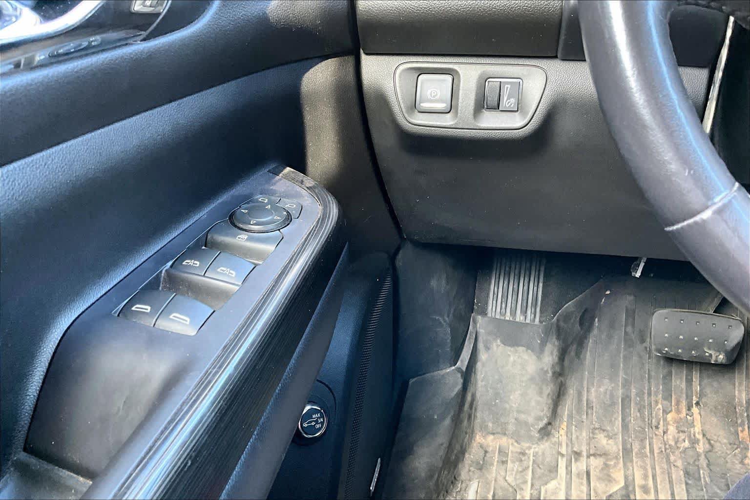 Used 2021 GMC Acadia SLT FWD image 30