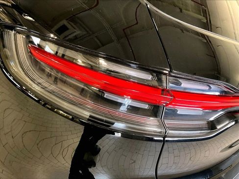 Certified 2023 Porsche Macan image 31