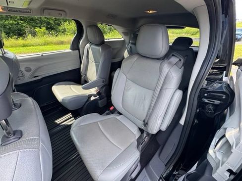Used 2021 Toyota Sienna Limited AWD/4WD image 18