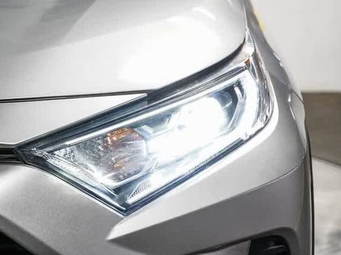 Used 2021 Toyota RAV4 XLE w/ Carpet Mat Package (TMS) image 7